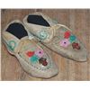 Image 1 : early beaded Seneca moccasins