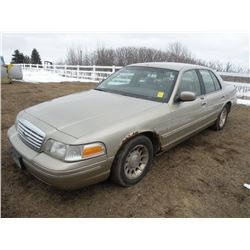 1999 Ford Crown Vic, leaks gas, needs front end work SN#-2FAFP74W3XX183280