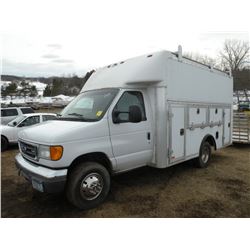 2005 Ford cube van SN#-1FDWE35P85HA55884