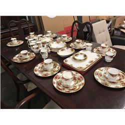 10 PLACE SETTING  ROYAL ALBERT OLD COUNTRY ROSE DINNERWARE SET MADE IN ENGLAND + PLACE MATS