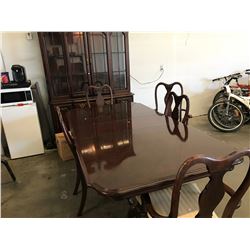 LARGE MAHOGANY DINING TABLE WITH 2 LEAFS/5 MATCHING CHAIRS INCLUDES CAPTAINS CHAIR/MATCHING BUFFET