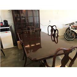 LARGE MAHOGANY DINING TABLE WITH 2 LEAFS/5 MATCHING CHAIRS INCLUDES CAPTAINS CHAIR/MATCHING BUFFET