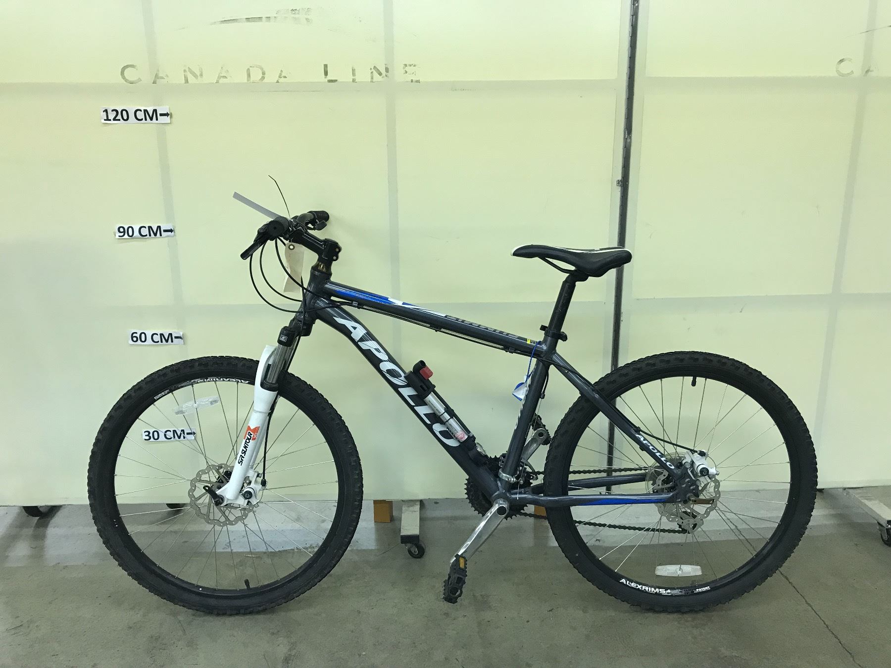 GREY APOLLO SUMMIT 24 SPEED FRONT SUSPENSION MOUNTAIN BIKE WITH FRONT ...