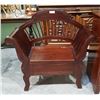 Image 1 : MAHOGANY ENTRANCE CHAIR W/STORAGE