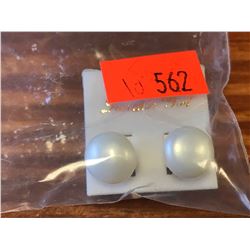 PAIR WHITE STONE EARRINGS