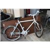 Image 1 : WHITE NO NAME BIKE