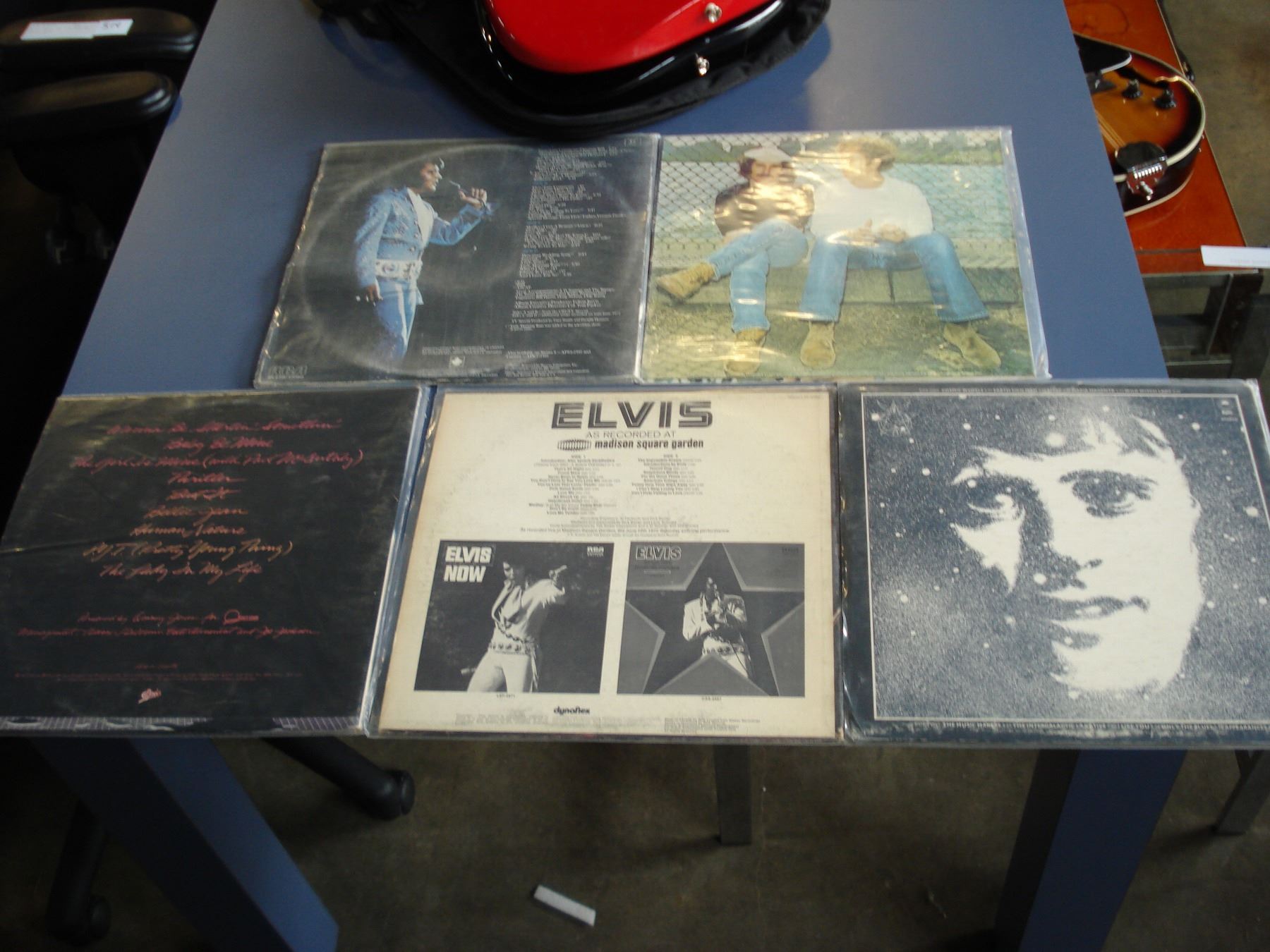 FIVE COLLECTIBLE ELVIS MICHAEL JACKSON RECORDS - Big Valley Auction