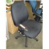 Image 2 : BLACK FABRIC GAL LIFT ROLLING OFFICE CHAIR