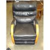 Image 2 : BLACK LEATHER BENTWOOD RECLINER