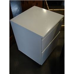 WHIE 2 DRAWER NIGHTSTAND