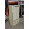 Image 2 : WHITE WARDROBE