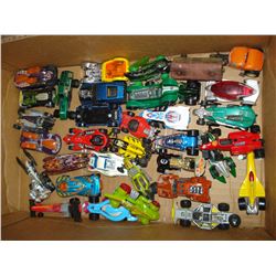 TRAY OF HOTWHEELS AND TOY CARS