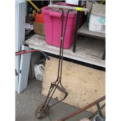 1 ANTIQUE HAND WEEDER