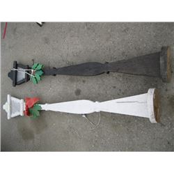 1 2 WOODEN ELECTRIC CHRISTMAS LIGHTED POSTS