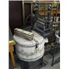 Image 1 : 1 WOODEN BARREL STYLE WASHER WITH WRINGER