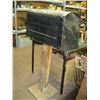 Image 1 : 1 MAIL BOX ON STAND