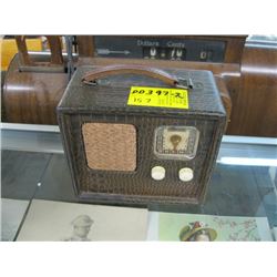1 TRAVELLER PORTABLE RADIO
