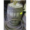 Image 1 : 1 WOOD BARREL