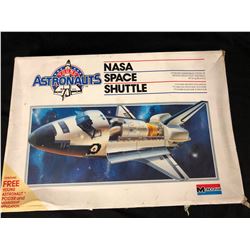 MONOGRAM YOUNG ASTRONAUTS NASA SPACE SHUTTLE 1/72 SCALE UNASSEMBLED MODEL KIT (IN BOX)