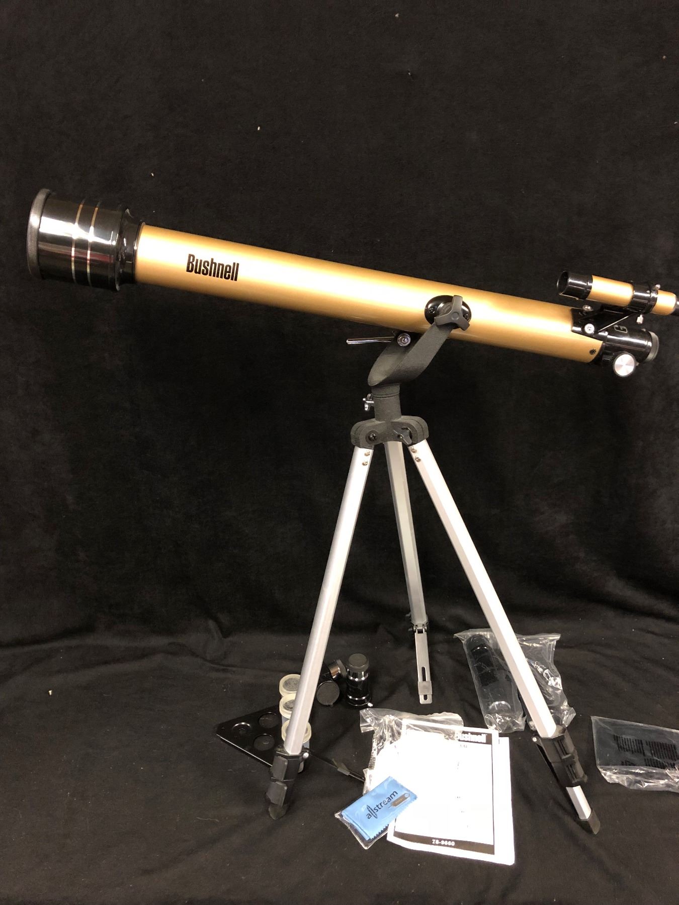 BUSHNELL 789660 TELESCOPE W/ OWNER'S MANUAL (EXTRA LENSES INCLUDED)