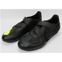 SIZE 9.5W NIKE VELCRO RUNNING SHOES