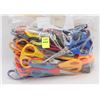 Image 1 : BAG OF ASSORTED SCISSORS