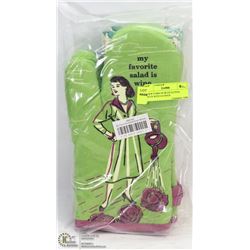 2 NEW PAIRS OF BLUE Q OVEN MITTS WITH SAYINGS