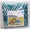 Image 1 : ROOM ESSENTIALS TWIN SIZE COMFORTER