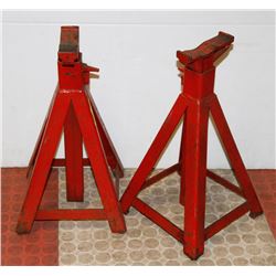 PAIR OF AXLE STANDS