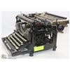 Image 2 : ANTIQUE UNDERWOOD TYPEWRITER 1920'S MODEL