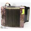 Image 3 : VINTAGE  HOHNER ACCORDIAN