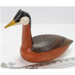 VINTAGE HAND CARVED WOODEN DUCK DECOY.