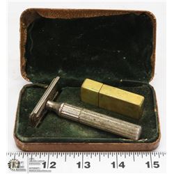 VINTAGE MENS SAFETY RAZOR IN CASE.