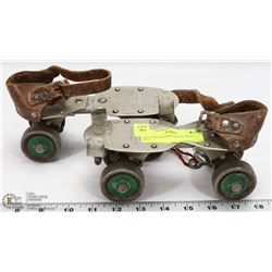 ANTIQUE ROLLER SKATES WITH KEY.