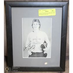 ESTATE VINTAGE FRAMED PICTURE OF WAYNE GRETZKY