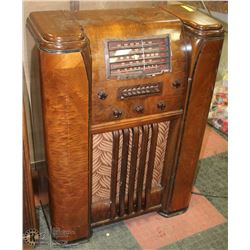 VINTAGE WESTINGHOUSE RADIO CONSOLE 29X13X40