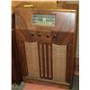 Image 1 : VINTAGE VIKING RADIO CONSOLE 24X10X36
