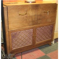 ANTIQUE RCA VICTOR RECORD PLAYER 37X17X33