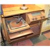 Image 2 : ANTIQUE RCA VICTOR RECORD PLAYER 37X17X33