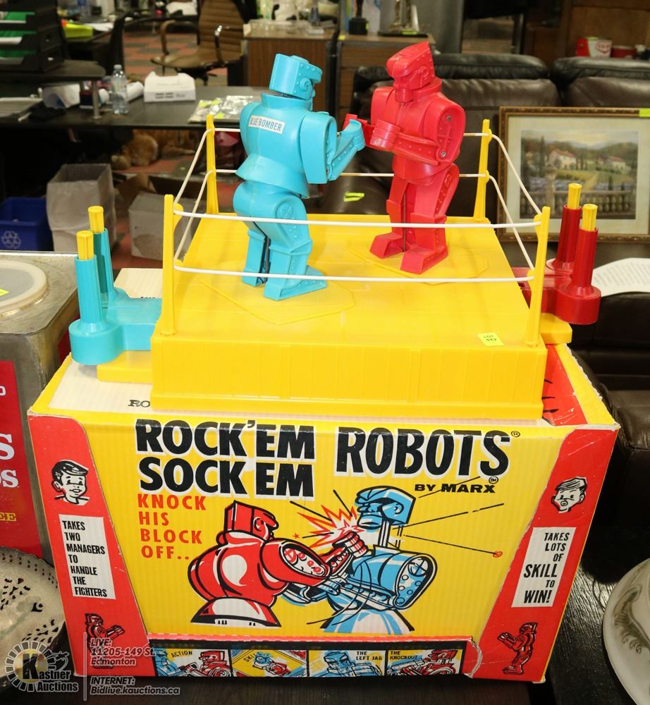 VINTAGE ROCK EM SOCK EM ROBOT GAME IN ORIGINAL BOX