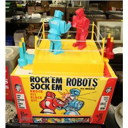 VINTAGE ROCK EM SOCK EM ROBOT GAME IN ORIGINAL BOX