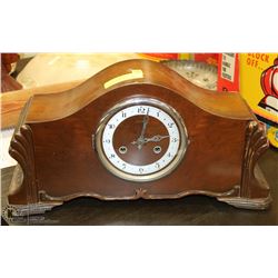 VINTAGE MADE IN ENGLAND PERIVALE MANTLE CLOCK