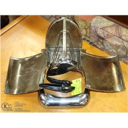 125) VINTAGE BERKLEY T. EATON TOASTER W/BAKELIGHT