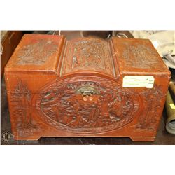 VINTAGE HAND CARVED ASIAN STYLE TRINKET BOX