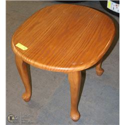 SOLID OAK END TABLE