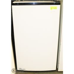 BLACK AND WHITE BAR FRIDGE