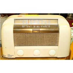 VINTAGE RCA VICTOR RADIO