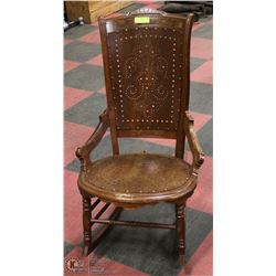 WOOD ROCKING CHAIR