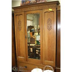 ANTIQUE WOOD ORNATE WARDROBE