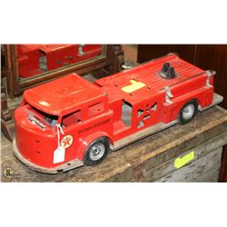 1960S TEXACO METAL FIRE TRUCK TOY